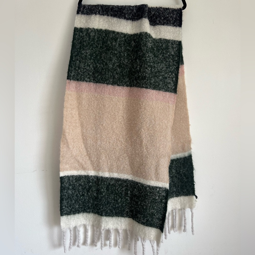 NWOT Ann Taylor scarf